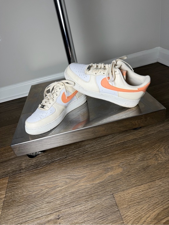 Nike Shoes - Nike Low-Top Sneakers in White and Peach